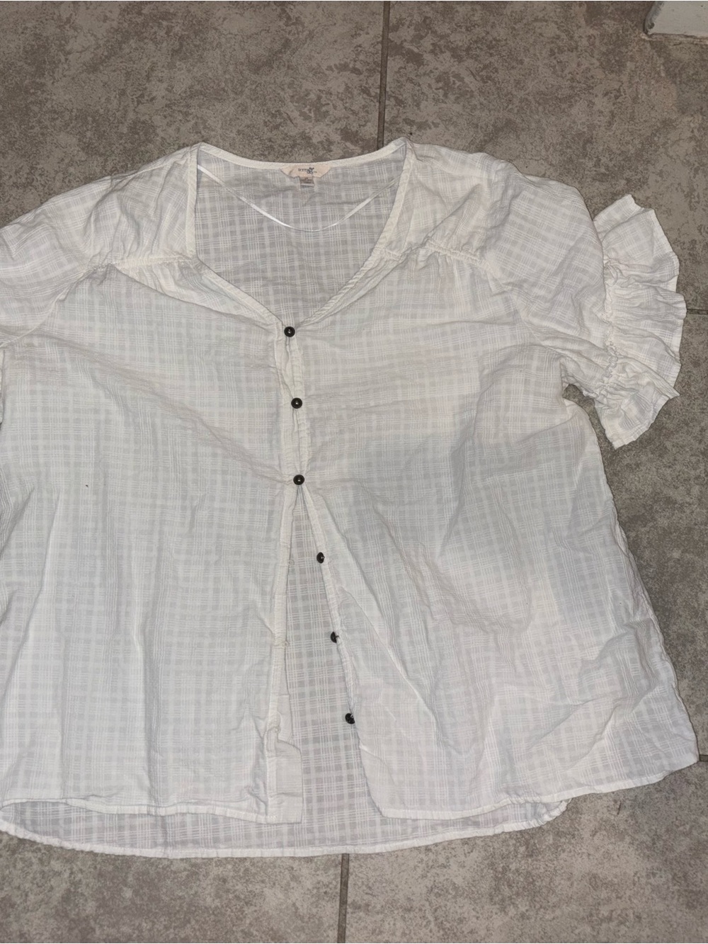 Terra & Sky White Short-Sleeve Button-Down Blouse